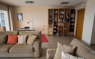 Nice and spacious apartment in the port of Altea with beautiful views.